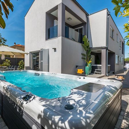 Апартаменты House With Pool Ledenko Биоград-на-Мору Экстерьер фото